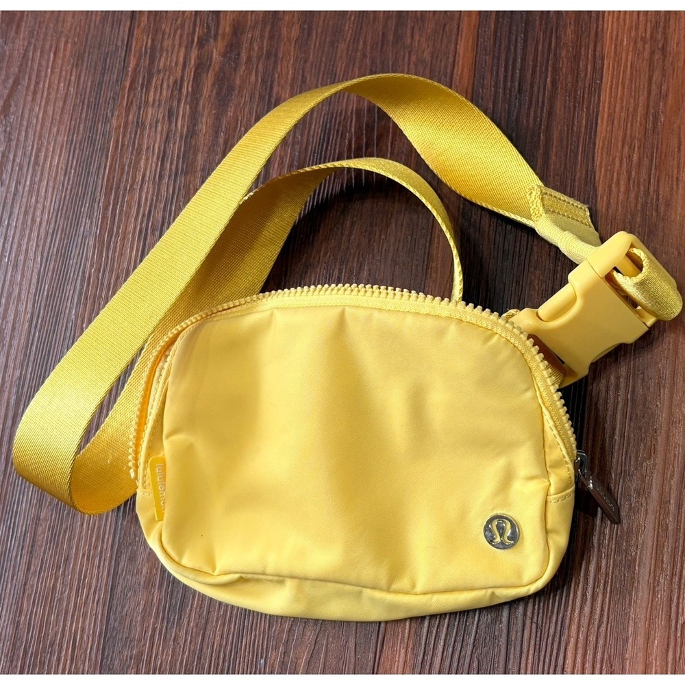 Set Of 2 Lululemon Silver And Yellow Fanny Bag Belt Bag Cross Body 7.5"x2"x5" - Picture 14 of 16